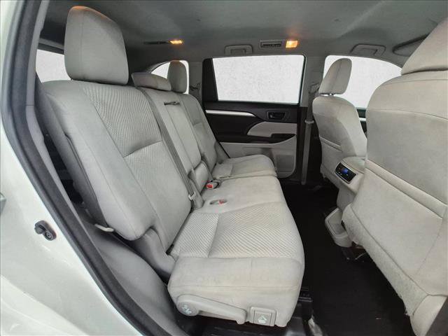 Used 2017 Toyota Highlander LE FWD image 21