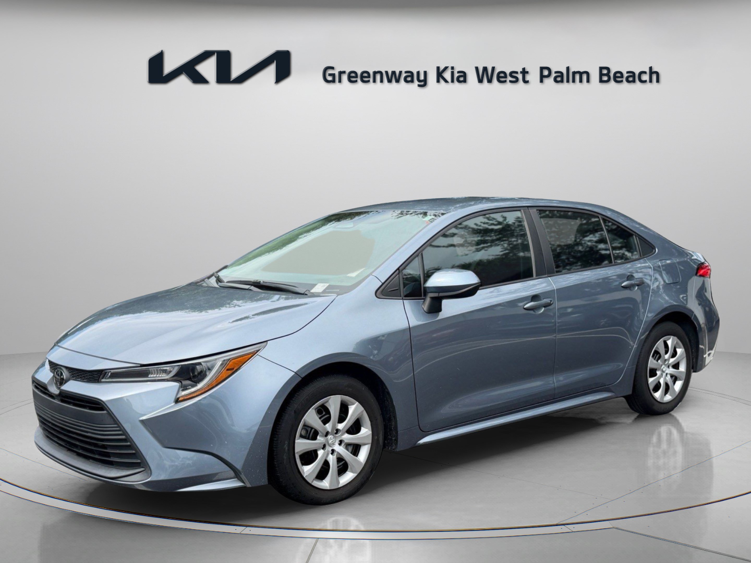 Used 2024 Toyota Corolla LE FWD image 3