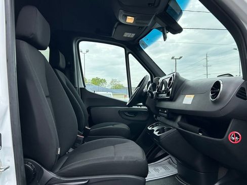 Used 2025 Mercedes-Benz Sprinter 2500 image 10