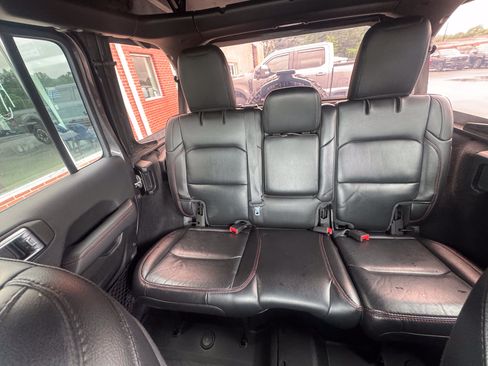 Used 2021 Jeep Wrangler Unlimited Rubicon AWD/4WD image 11
