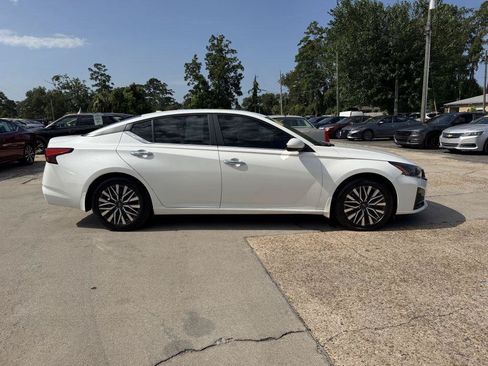 Used 2023 Nissan Altima 2.5 SV FWD image 4
