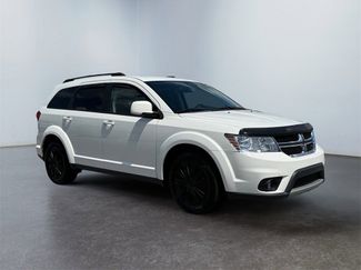 Used 2019 Dodge Journey SE image 1