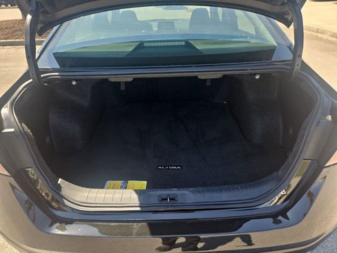 Used 2025 Nissan Altima 2.5 SV image 31