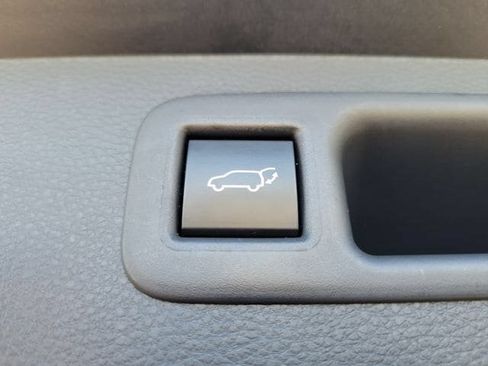 Used 2023 Toyota Highlander XLE FWD image 9