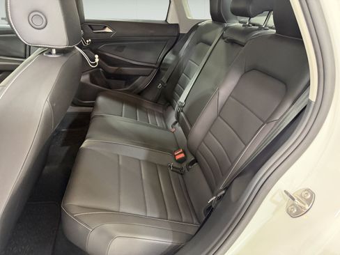 Used 2024 Volkswagen Jetta SE w/ Panoramic Sunroof Package FWD image 10