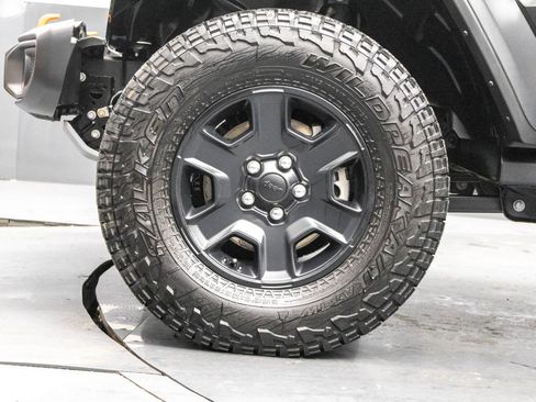 Used 2023 Jeep Gladiator Mojave w/ Cold Weather Group image 43