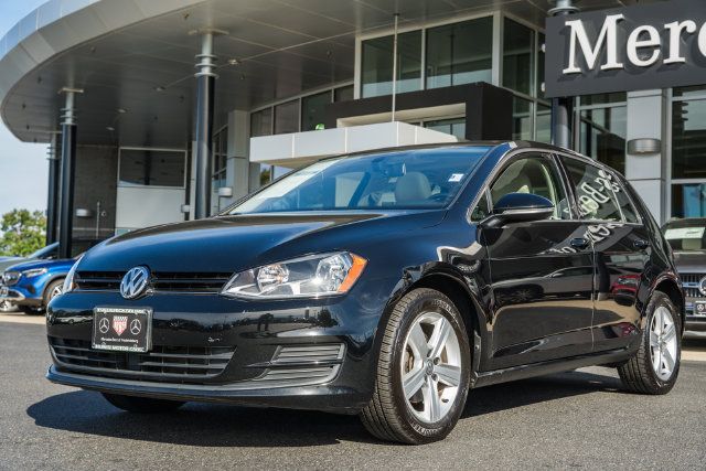 Used 2017 Volkswagen Golf 4-Door FWD image 3