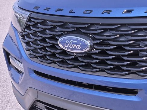 Used 2023 Ford Explorer ST-Line AWD/4WD image 12