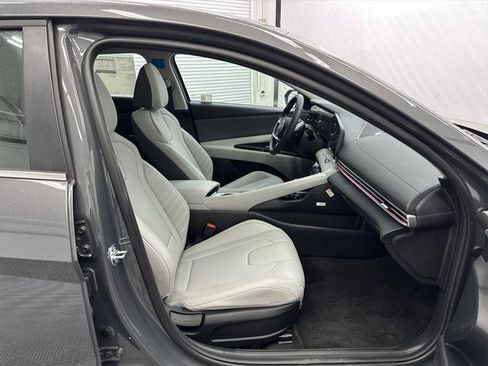 New 2025 Hyundai Elantra Limited image 14