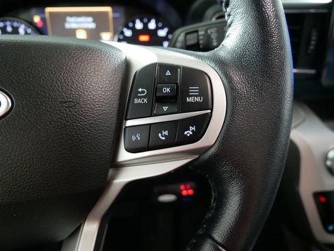 Used 2022 Ford Explorer XLT w/ Equipment Group 202A AWD/4WD image 28