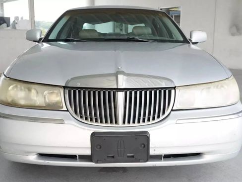 Used 1998 Lincoln Town Car Executive RWD image 5