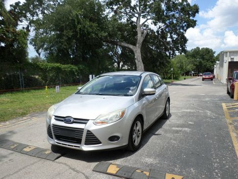 Used 2014 Ford Focus SE FWD image 4