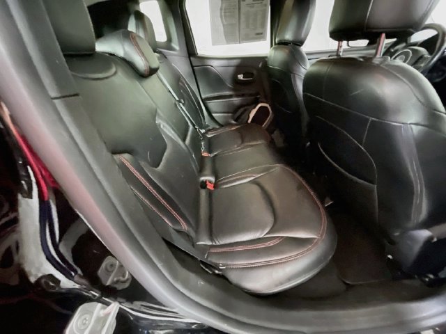 Used 2015 Jeep Renegade Latitude w/ Popular Equipment Group FWD image 27