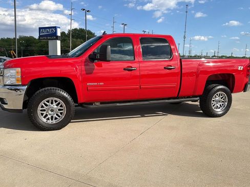 Used 2011 Chevrolet Silverado 2500 LT w/ Interior Plus Package AWD/4WD image 10