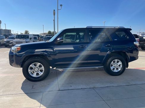 Used 2017 Toyota 4Runner SR5 Premium image 2