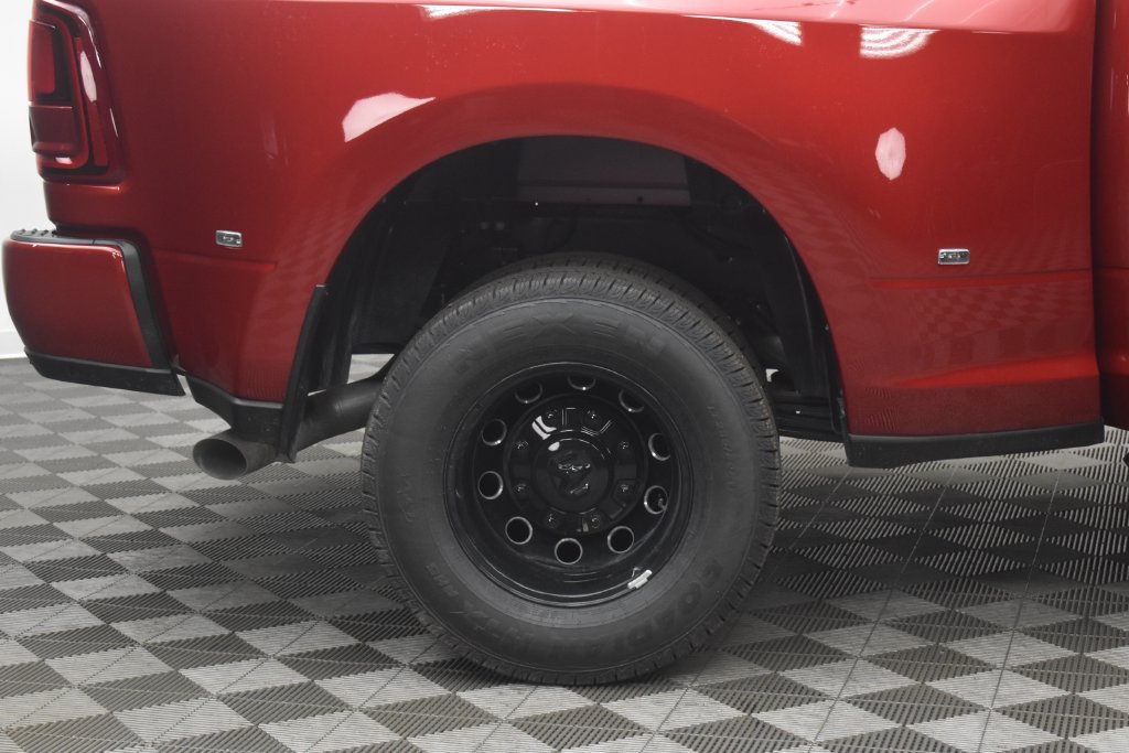 New 2026 RAM 3500 Laramie AWD/4WD image 9
