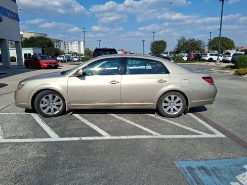 Used 2006 Toyota Avalon image 2