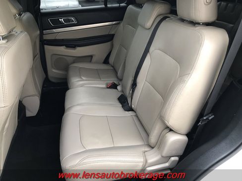 Used 2018 Ford Explorer XLT w/ Equipment Group 202A FWD image 17