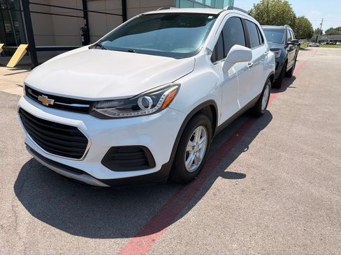 Used 2018 Chevrolet Trax LT w/ LT Convenience Package FWD image 14