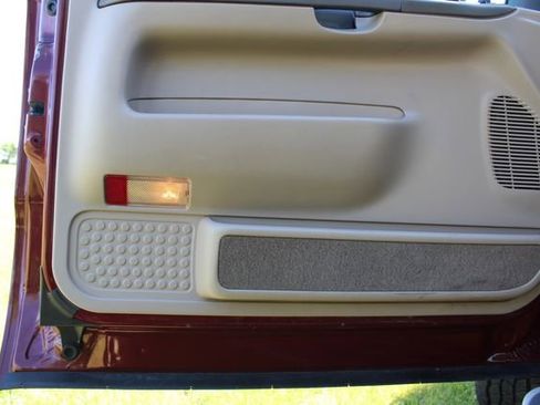 Used 2000 Ford F250 Lariat image 29