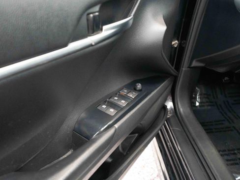 Used 2020 Toyota Camry SE w/ Carpet Mat Package image 7