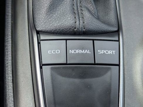 Used 2023 Toyota Camry SE image 16