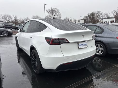 Used 2022 Tesla Model Y Long Range image 17