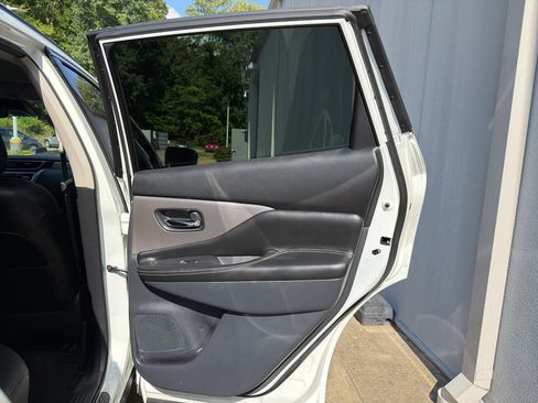 Used 2023 Nissan Murano SV FWD image 16