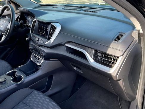 Used 2024 GMC Terrain SLE AWD/4WD image 14