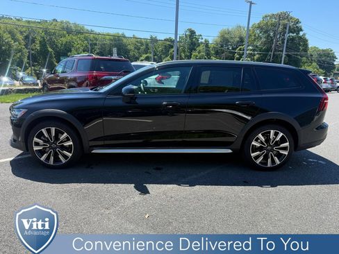 Certified 2025 Volvo V60 B5 Cross Country Ultra w/ Protection Package Premier AWD/4WD image 5
