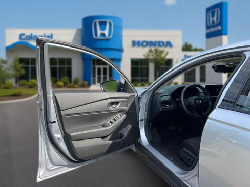 Used 2025 Honda Accord SE image 15