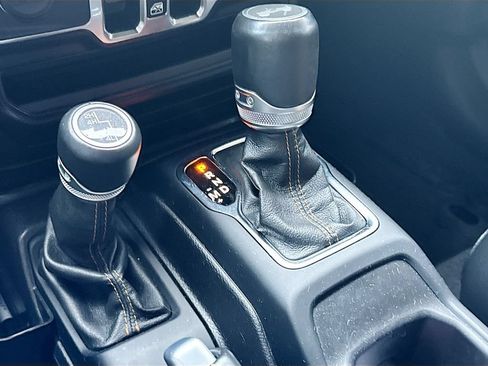 Used 2021 Jeep Wrangler Unlimited Sahara AWD/4WD image 18