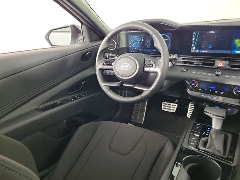 New 2025 Hyundai Elantra SEL image 5