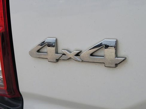 Used 2019 Toyota Tacoma SR5 AWD/4WD image 8