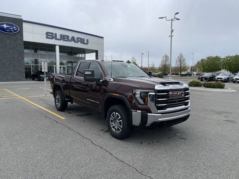 Used 2024 GMC Sierra 2500 SLE AWD/4WD image 2
