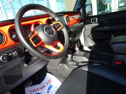 Used 2018 Jeep Wrangler Unlimited Sahara image 12