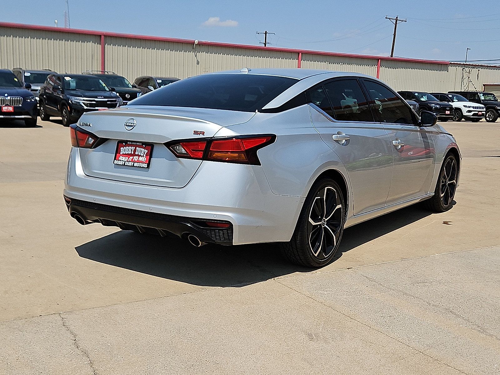 Used 2023 Nissan Altima 2.5 SR FWD image 3