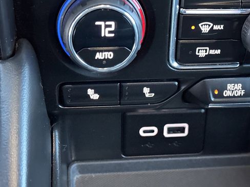 Used 2023 Chevrolet Suburban LT image 22