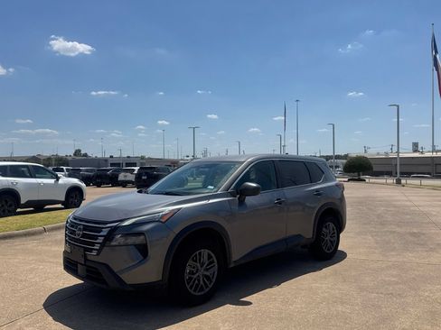 Certified 2025 Nissan Rogue S AWD/4WD image 9