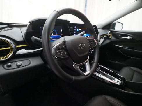 Used 2024 Chevrolet Trax ACTIV w/ Sunroof Package FWD image 8
