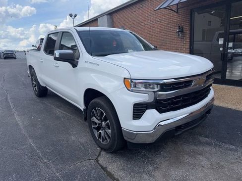Used 2022 Chevrolet Silverado 1500 LT AWD/4WD image 2