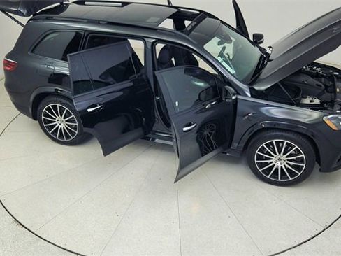 Used 2025 Mercedes-Benz GLS 450 4MATIC image 90