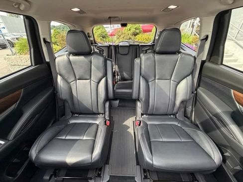 Used 2025 Subaru Ascent Touring AWD/4WD image 24