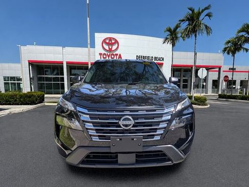Used 2024 Nissan Rogue S AWD/4WD image 2