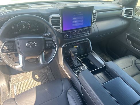 Used 2024 Toyota Sequoia Platinum AWD/4WD image 4