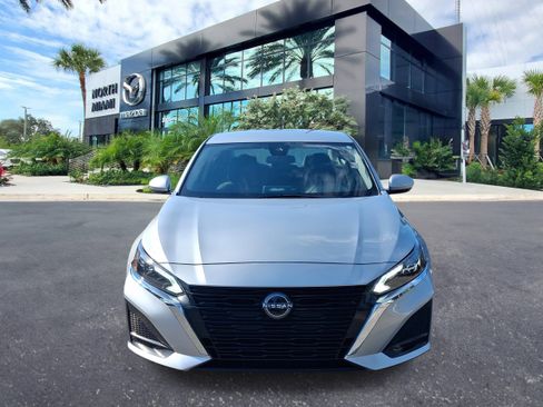 Used 2023 Nissan Altima 2.5 SV image 2