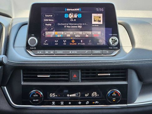 Used 2024 Nissan Rogue SV FWD image 23
