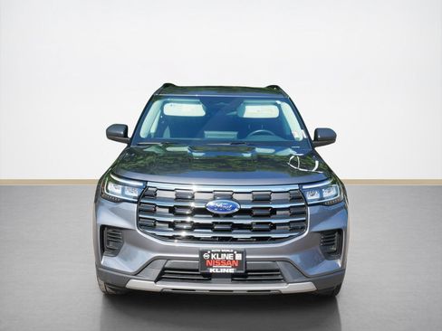 Used 2025 Ford Explorer Active AWD/4WD image 8