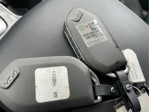 Used 2025 Kia Telluride EX AWD/4WD image 34