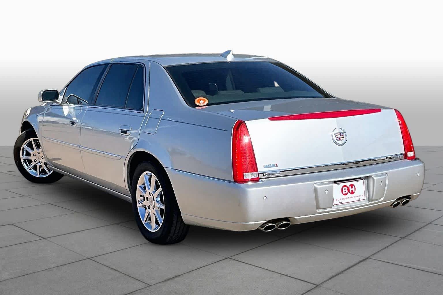 Used 2011 Cadillac DTS Luxury FWD image 11